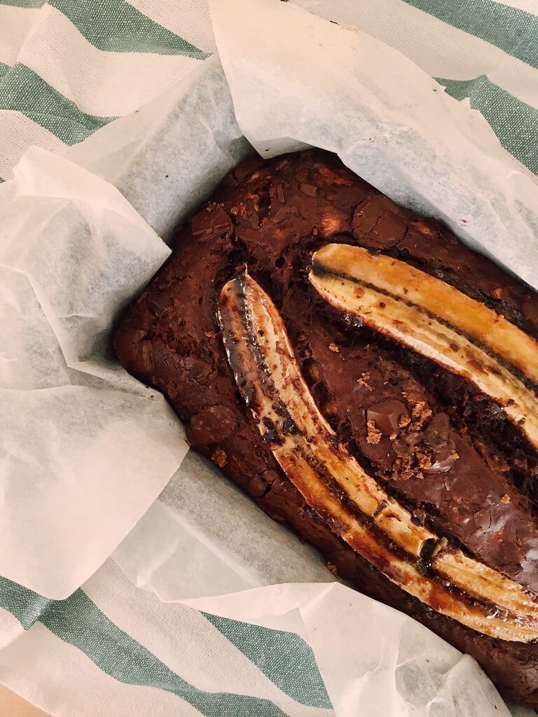 Dark chocolate chunk banana bread recipe by The Mother Cooker