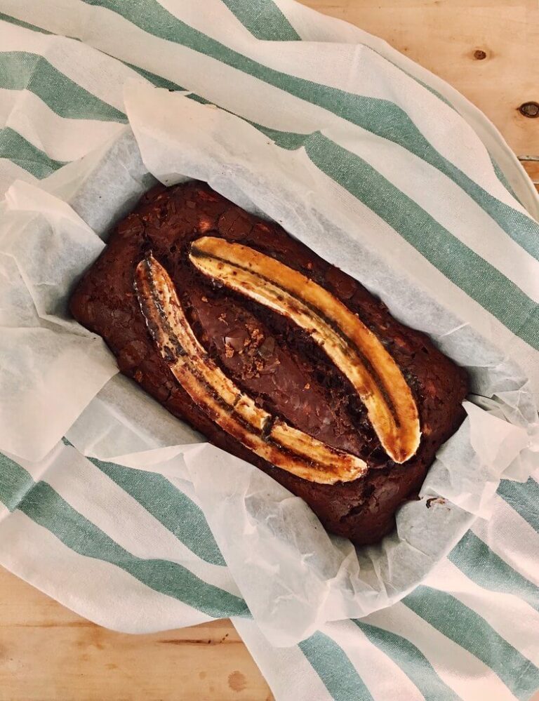 Dark chocolate chunk banana bread recipe by The Mother Cooker