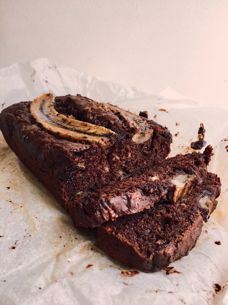 Dark chocolate chunk banana bread recipe by The Mother Cooker