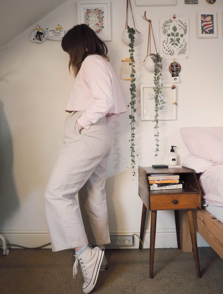 Lyzi Unwin, Bristol fashion blogger, wears a cute pastel vintage outfit