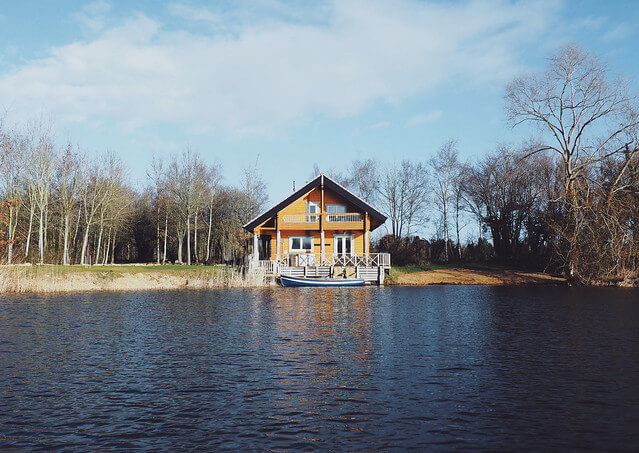 Log House Holidays lakeside cabin retreat in the Cotswolds