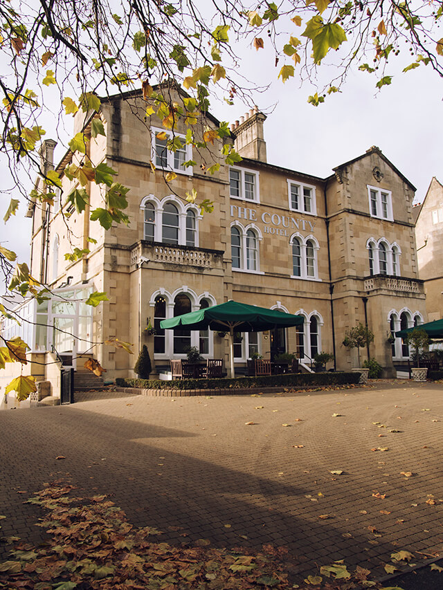 County hotel bath