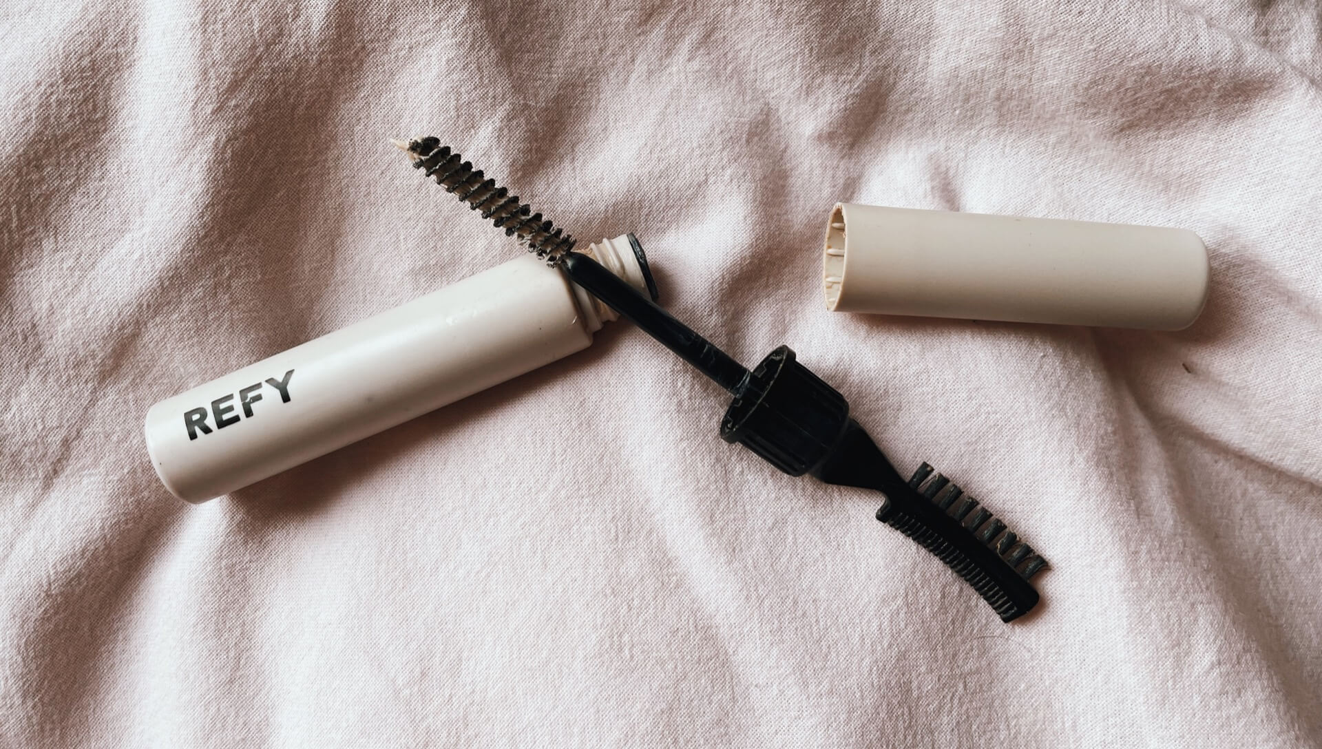 Refy Beauty Brow Sculpt eyebrow product from Instagram ad