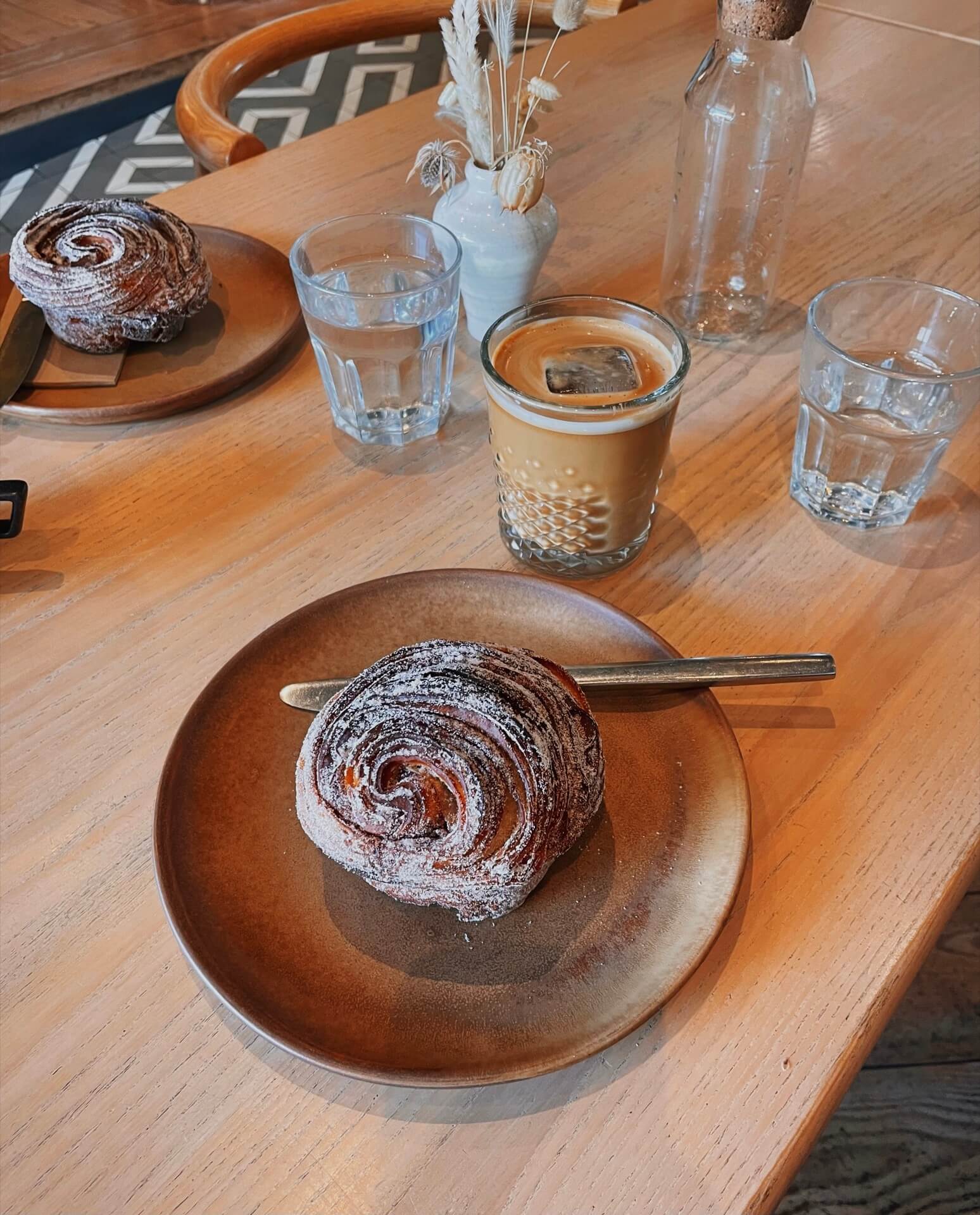 A cinnamon bun and an iced coffee at Situ Cafe in Penryn